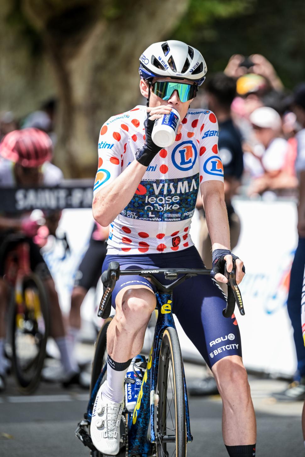 Jonas Vingegaard drinking at 2024 Tour de France (A.S.O/Charly Lopez)