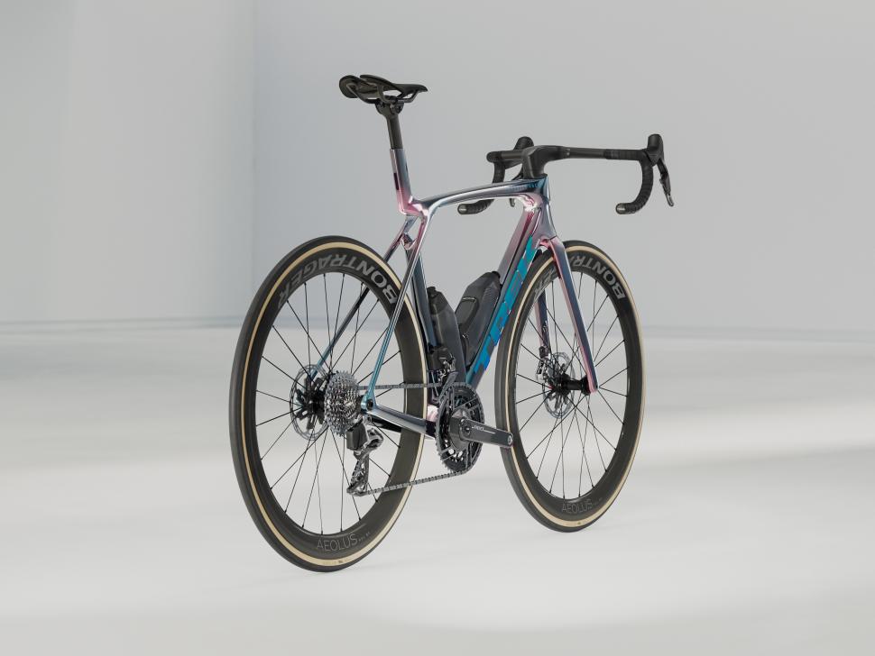 2025 Trek Madone studio 11