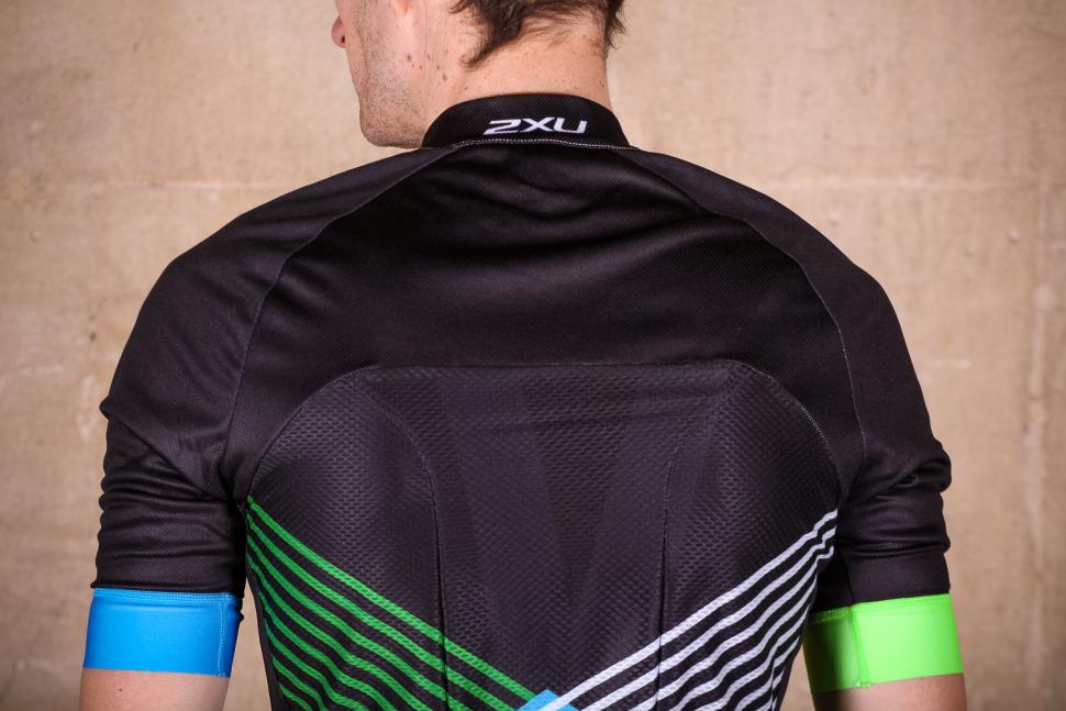 forord Uganda Kritisk Review: 2XU Sub Cycle Jersey | road.cc