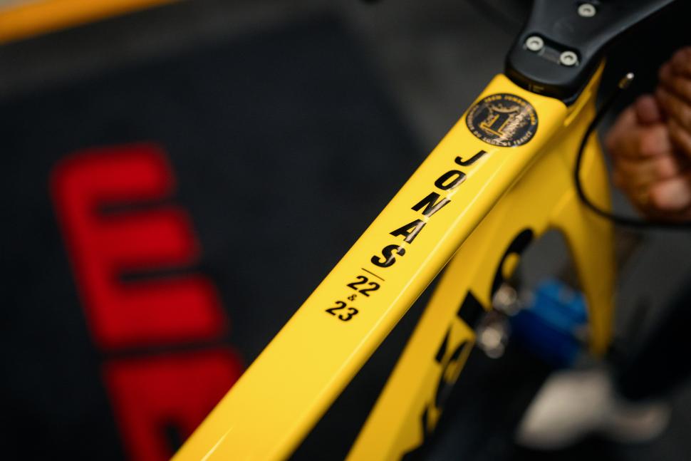 2023 Jonas Vingegaard Tour de France Yellow cervelo S5 top tube