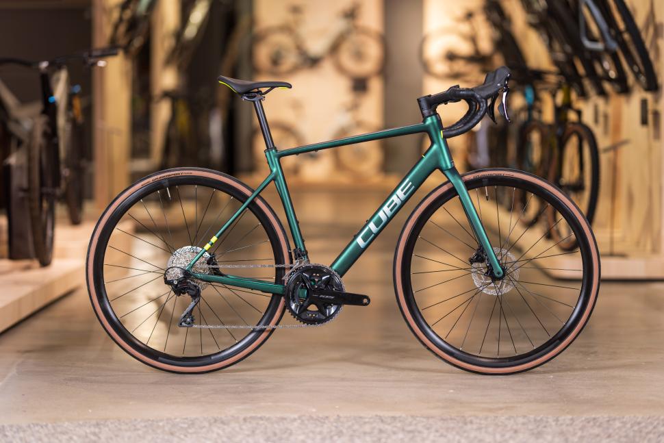 2025 Cube Attain HPA road bike