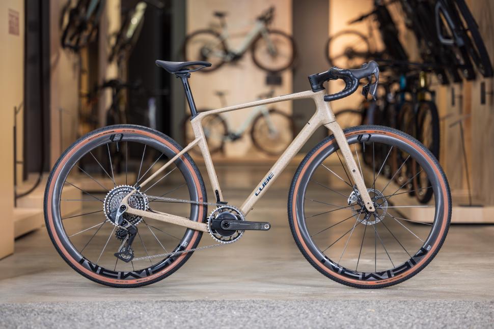 2025 Cube Nuroad C:62 gravel bike