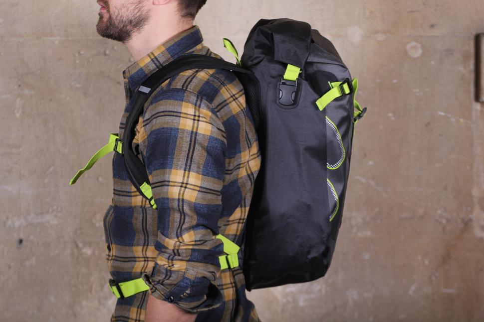 Review: Altura Vortex 25 Waterproof Backpack | road.cc