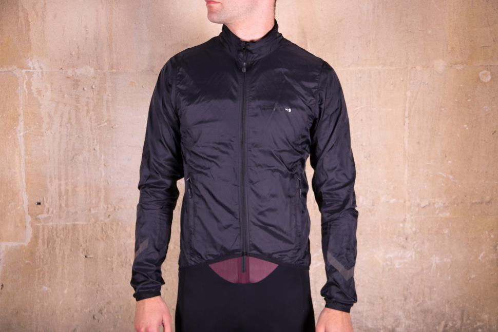 Review: ArroWhere Dark Viz Windproof Shell | road.cc