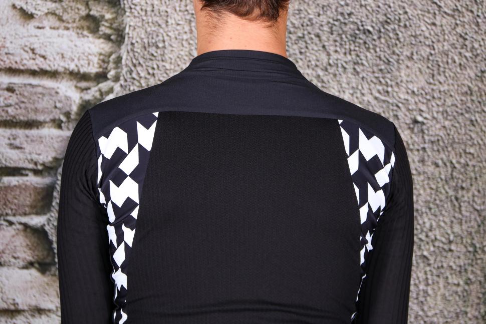 Review: Assos Equipe RS Spring Fall Jacket | road.cc