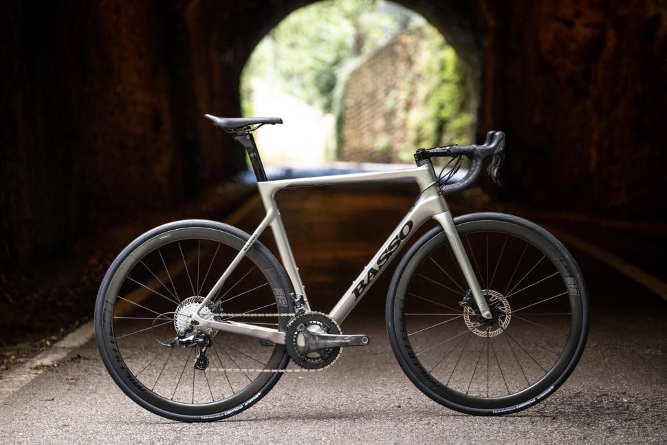 basso astra frame weight