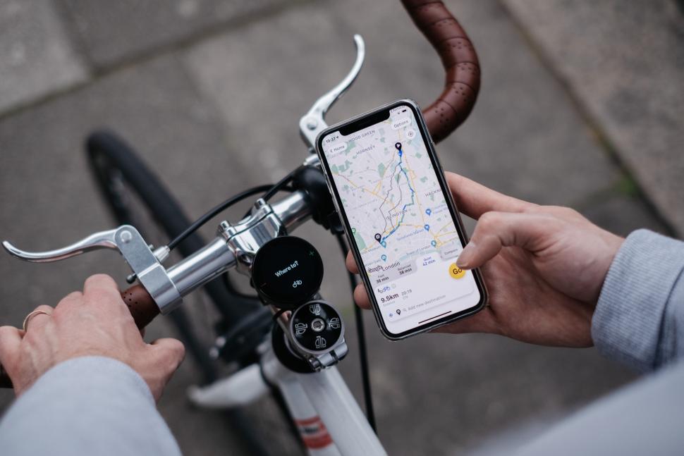 Beeline launches Velo 2 navigation device with improved simple, safe  routing options
