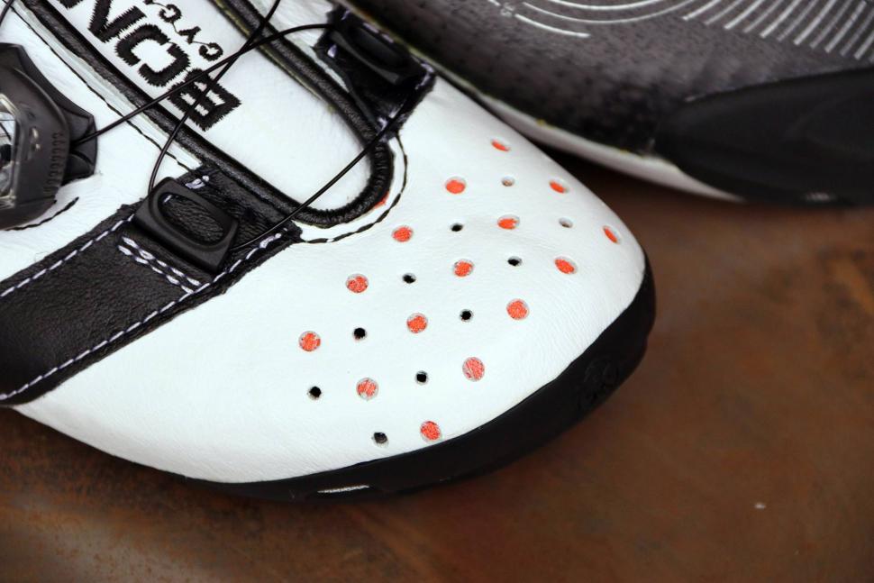 Where can I find wide cycling shoes 