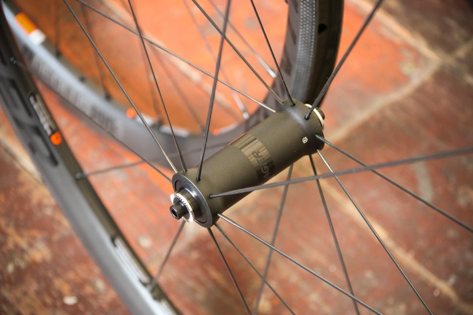 bontrager aeolus pro 3 disc tubeless ready