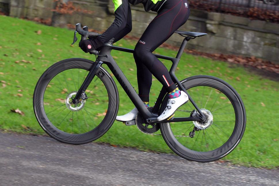 Canyon Aeroad CF SLX Disc 8.0 Di2 - riding 2.jpg