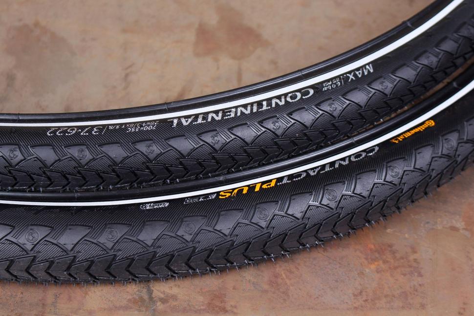 continental contact plus reflective 700c tyre