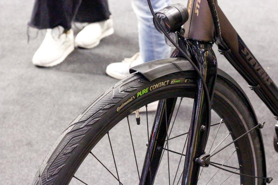 Continental Pure Contact commuter tyre-4