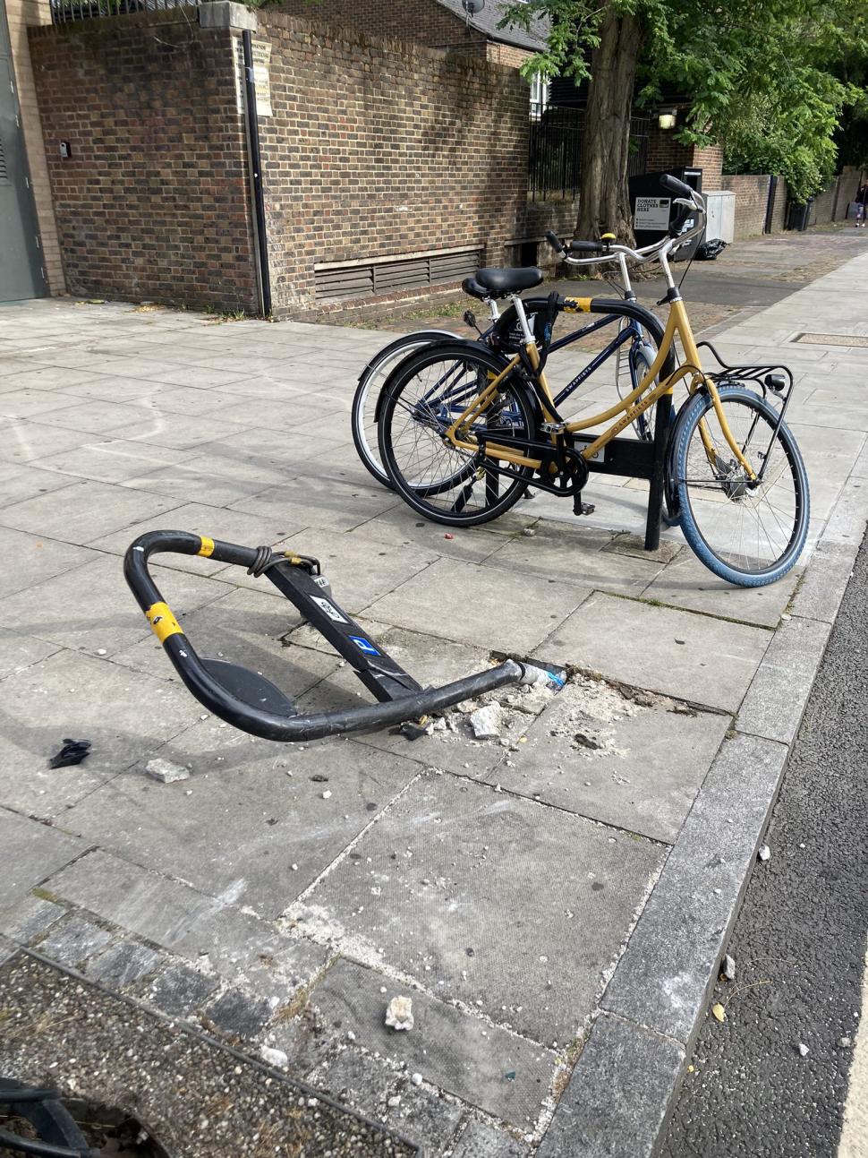 Damage on Cycleway 1 (Cycleway my arse, Twitter)