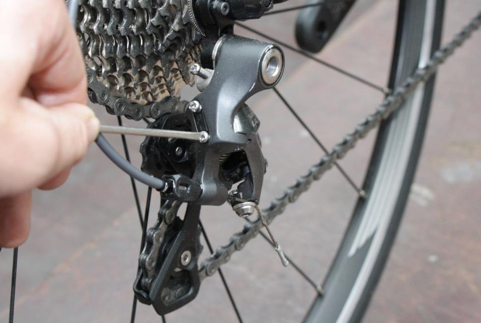 How to stop your bike chain coming off 