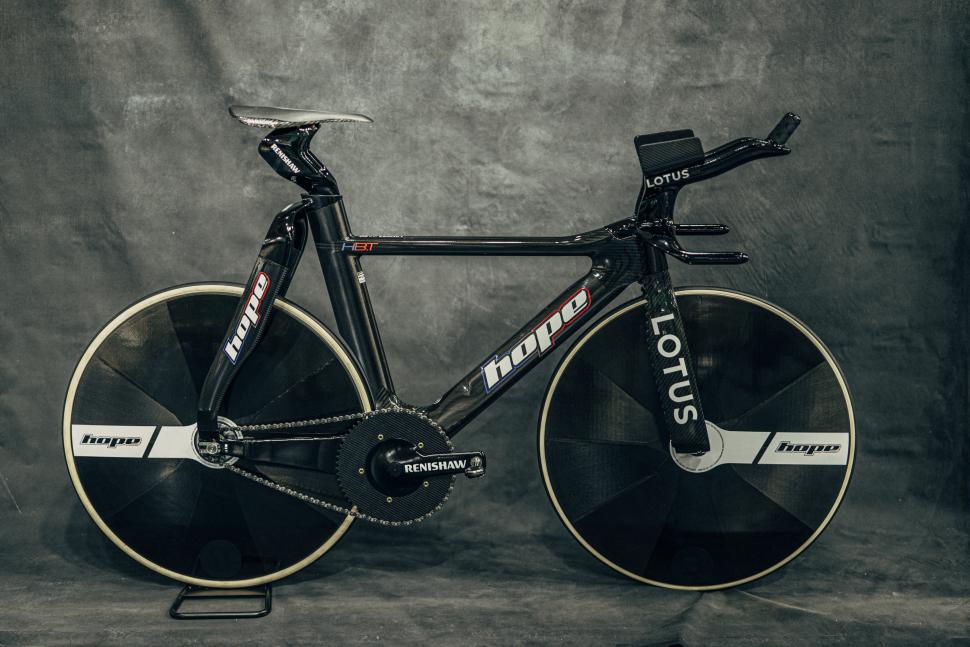 New British Olympic track bike for Paris 2024 finally unveiled, featuring Hope carbon, Renishaw titanium and Lotus forks