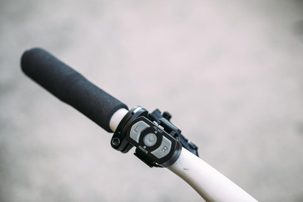 2022 Giro Ethos Mips handlebar control