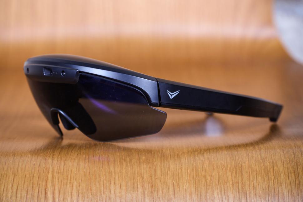 Las gafas Raptor con realidad aumentada para ciclismo ya tienen precio y  fecha de salida
