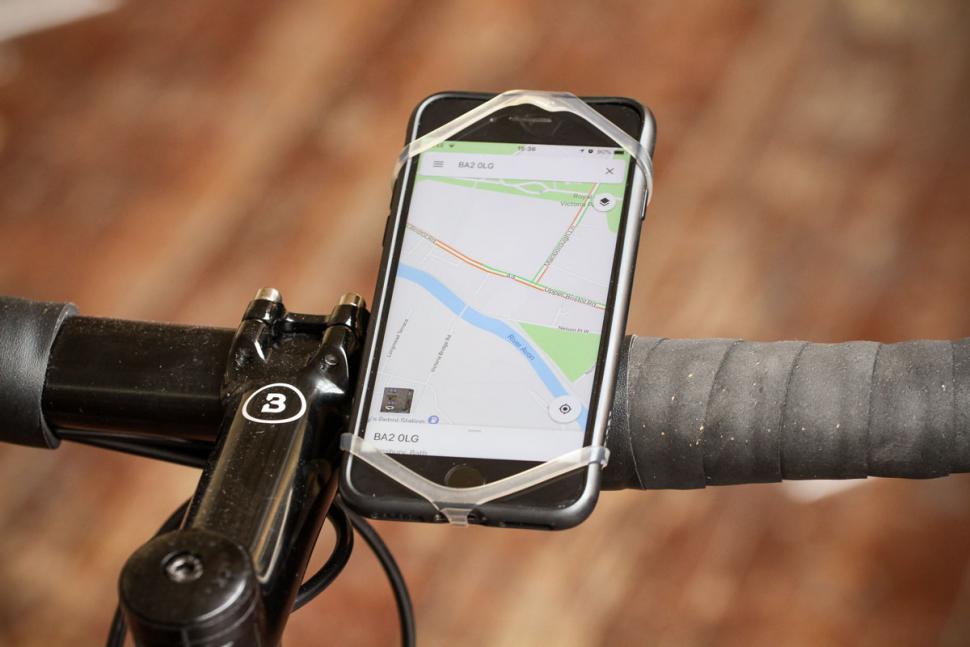 Finn o cómo sujetar tu smartphone en tu bici / moto de manera