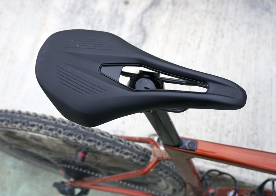 First Ride on Fizik's new Vento Argo R3 saddle - it's short but