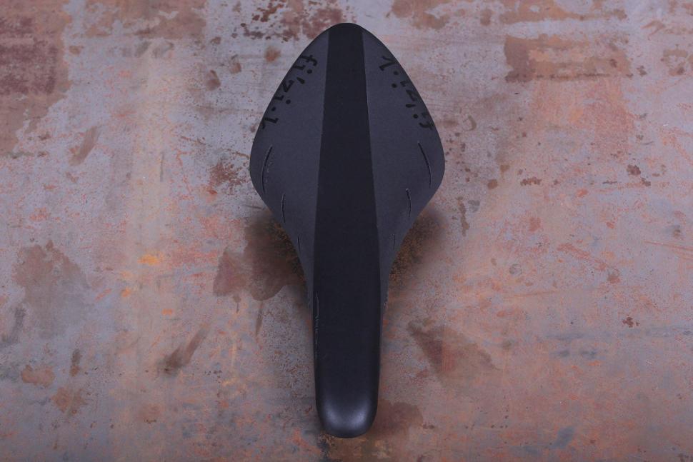 fizik arione r1 saddle