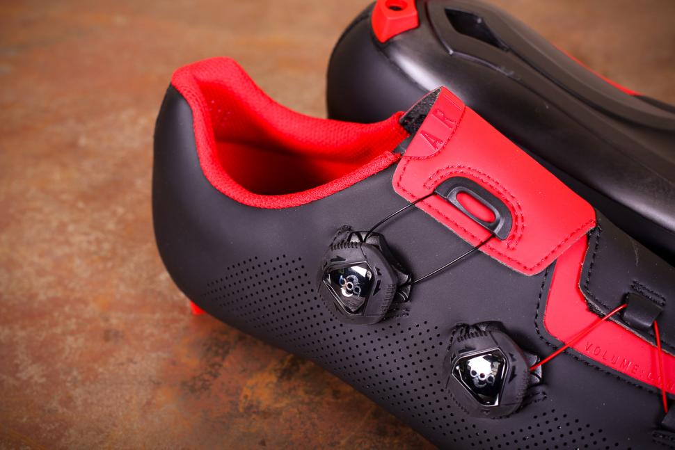 Details about   Fizik R3 Aria Men's Road Cycling Shoe Carbon Sole BOA Lace Closure System 