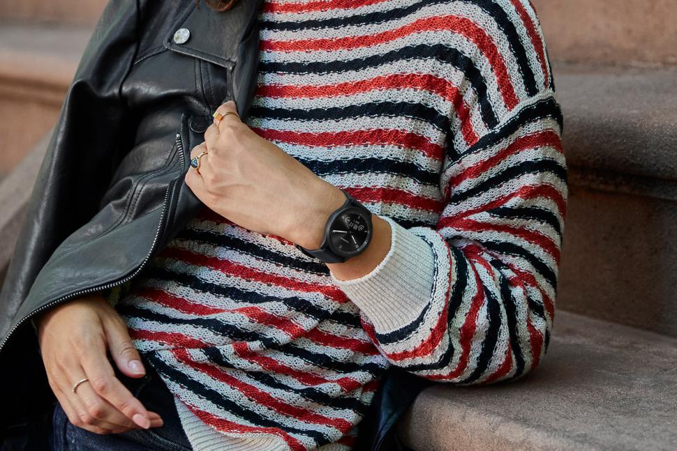 Garmin announces Venu 2 Plus, a fitness smartwatch that lets users take  calls.