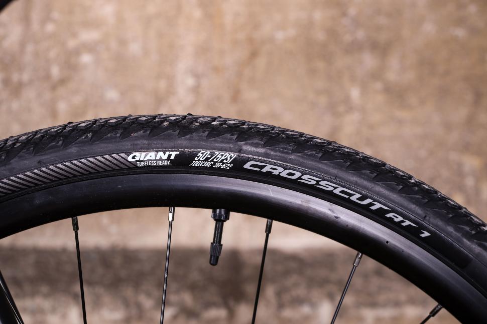 Giant Crosscut Gravel 1 Tubeless Tyres 700x40C Folding Tubeless Ready TLR Tire 