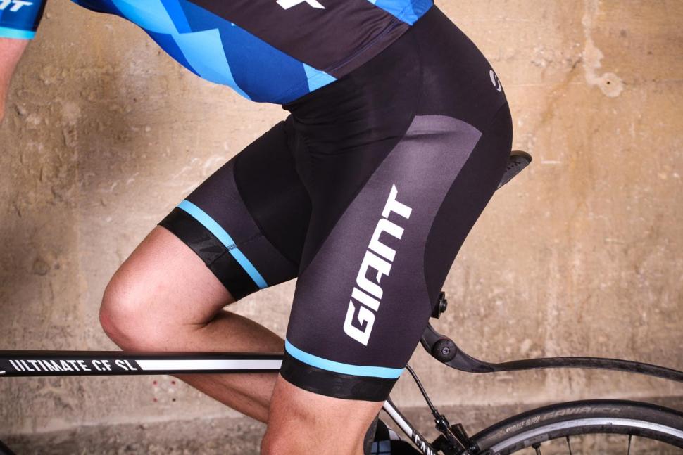 giant cycling jersey and shorts
