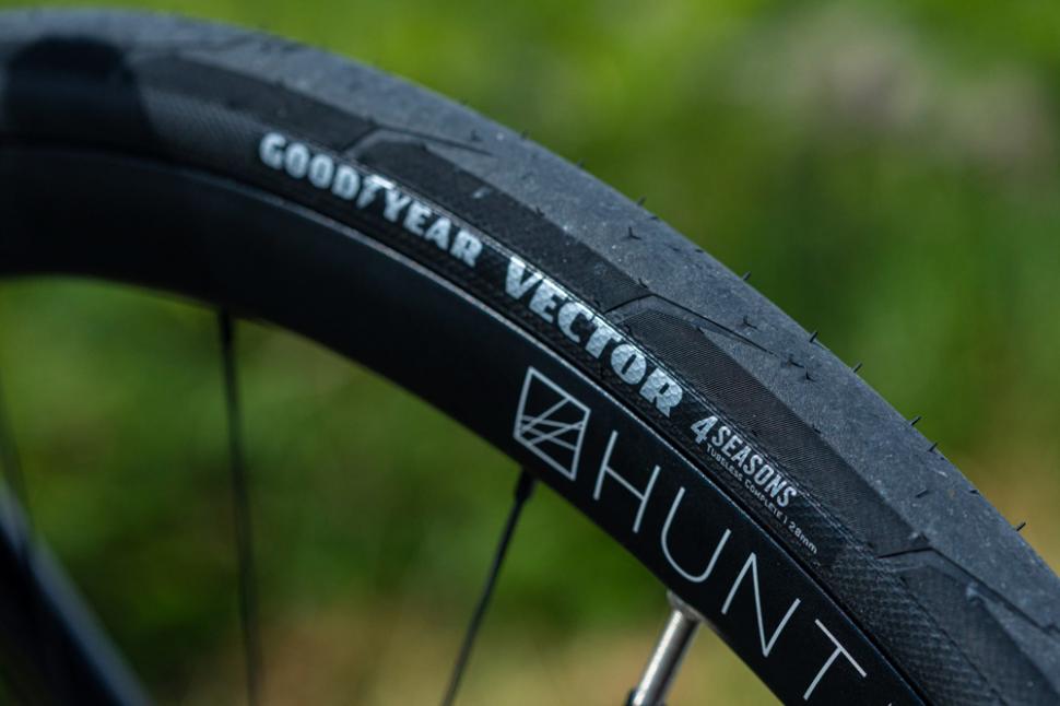 Goodyear Vector 4Seasons tubeless tyre 