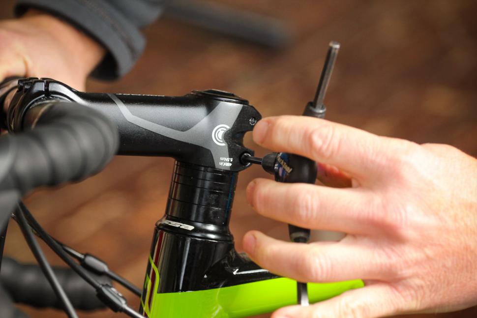 Do bike headsets wear out? What is the difference between threaded and