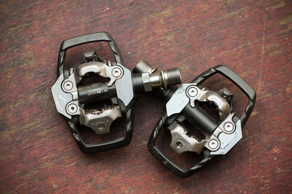 undoing bicycle pedals