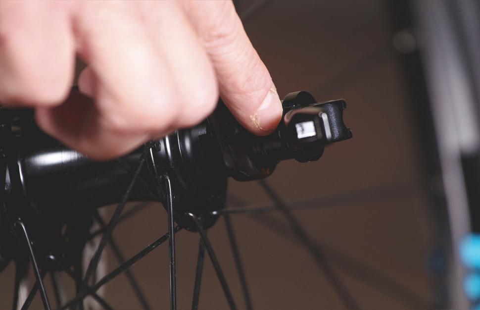 bike wheel spindle