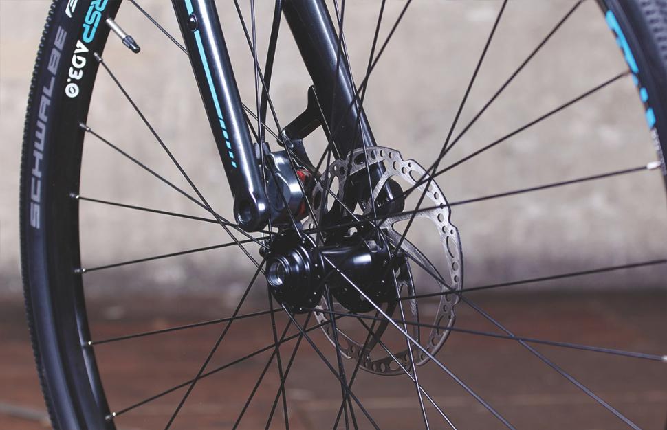 thru axle bike wheel