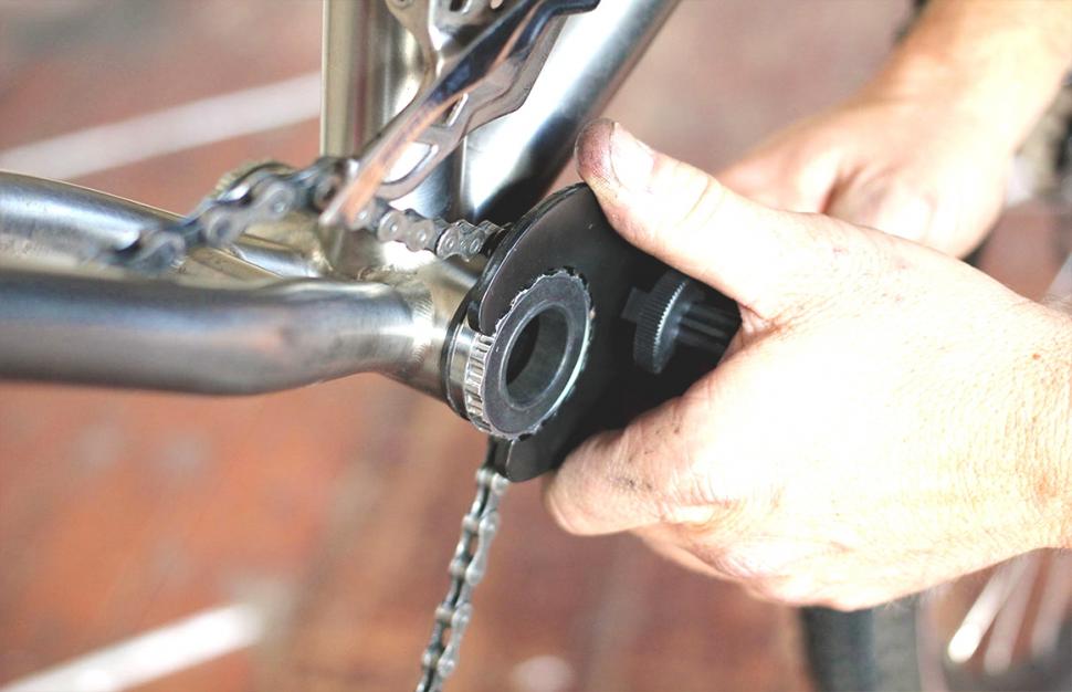 Bottom store bearing bike