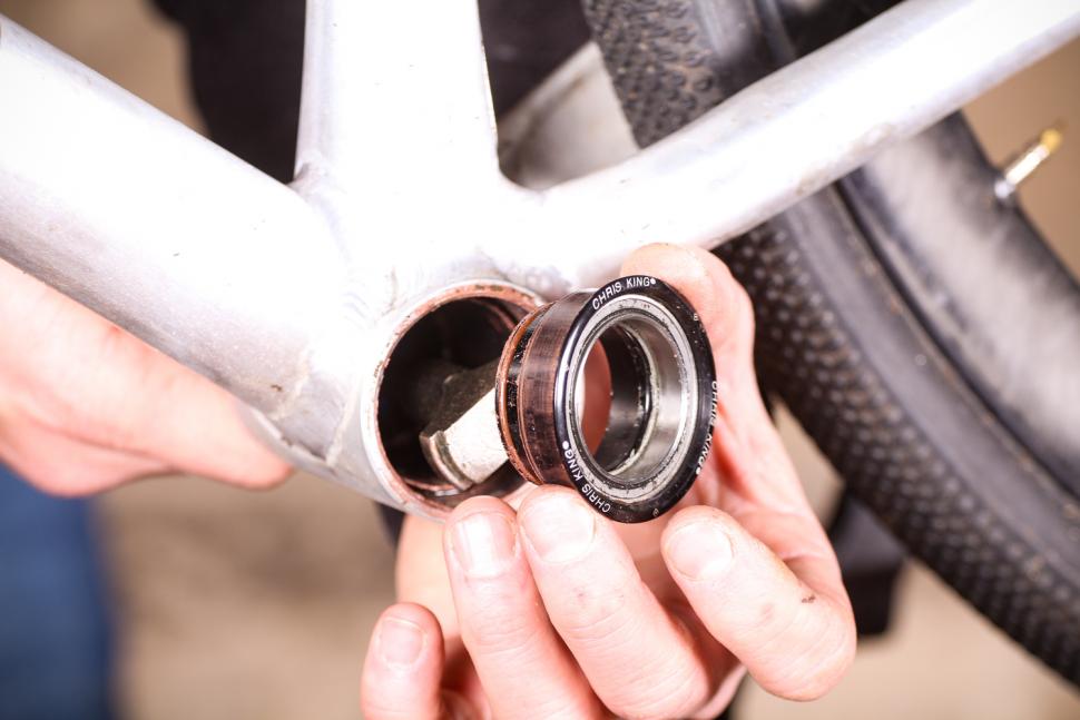 remove press fit bottom bracket without tool
