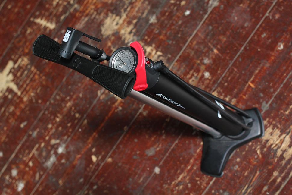 Review Bontrager Tlr Flash Charger Floor Pump Road Cc