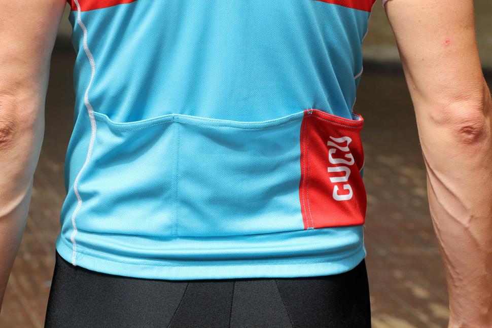 cycling jersey pockets