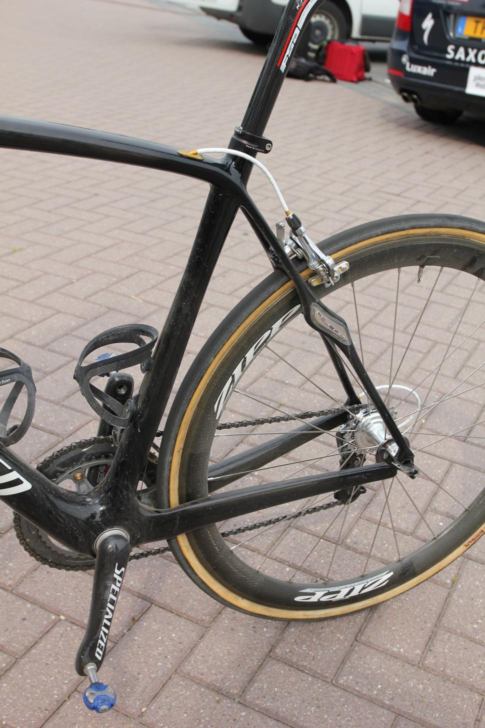 Video Tour tech 2010: Fabian Cancellara's Specialized Project Black ...