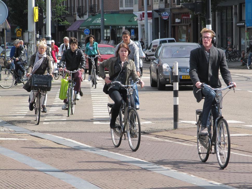Better facilities, like these in the Netherlands, woiuld encourage people to cycle more (CC BY-NC-SA 2.0 licenced by MarkA:Flickr)