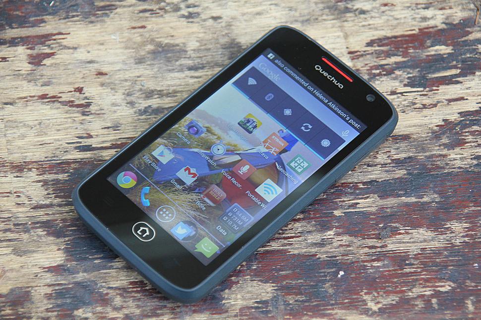 Review: Quechua Phone 5 water-resistant 