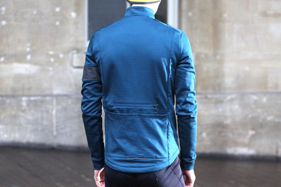 Rapha - WINTER JERSEY — Designed for cold to freezing conditions, this  jersey offers a brilliant balance of insulation, windproofing and  breathability. Features large storage capacity and reflective details for  visibility. ○