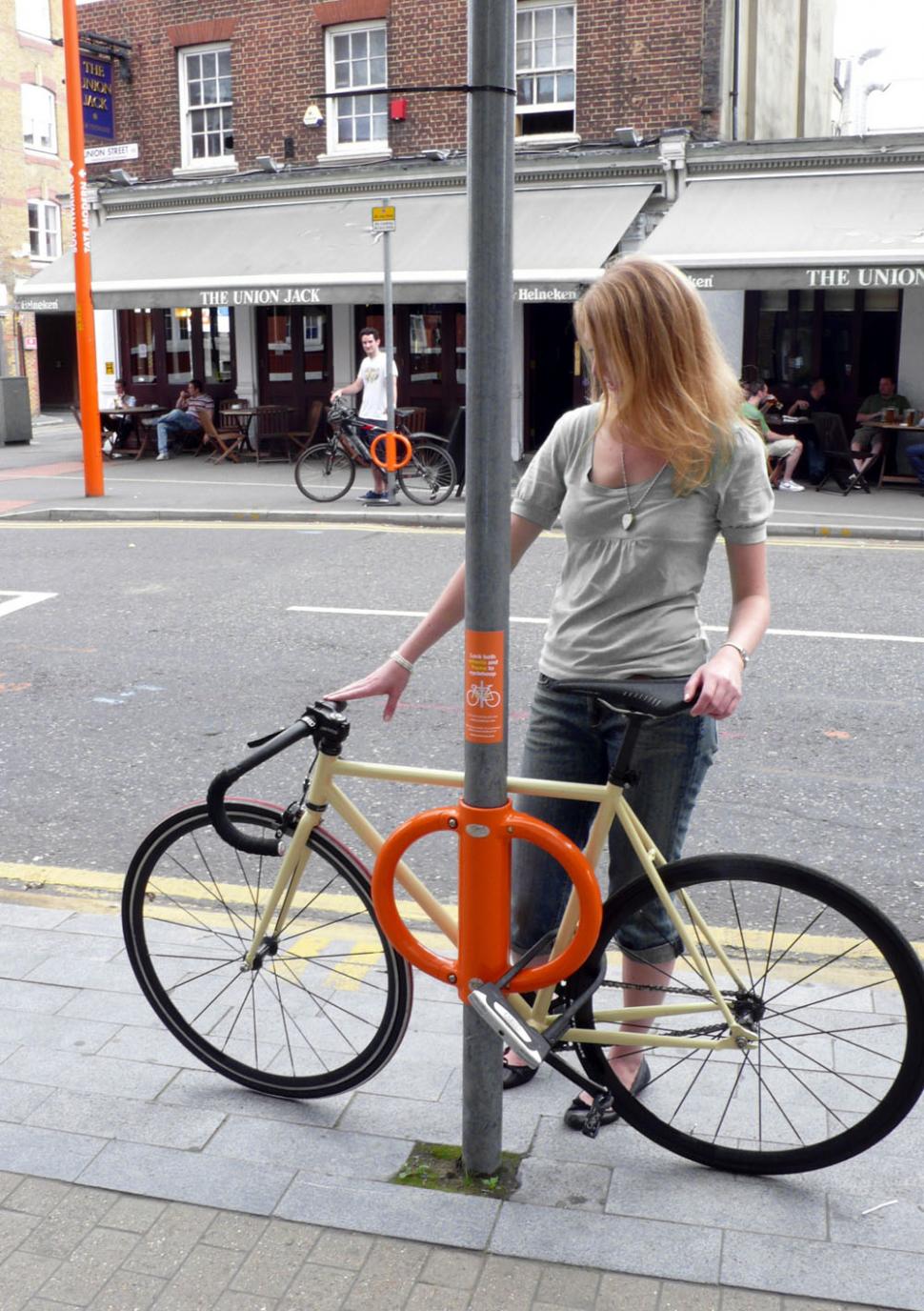 Cyclehoop bring municipal bike pumps to London's streets