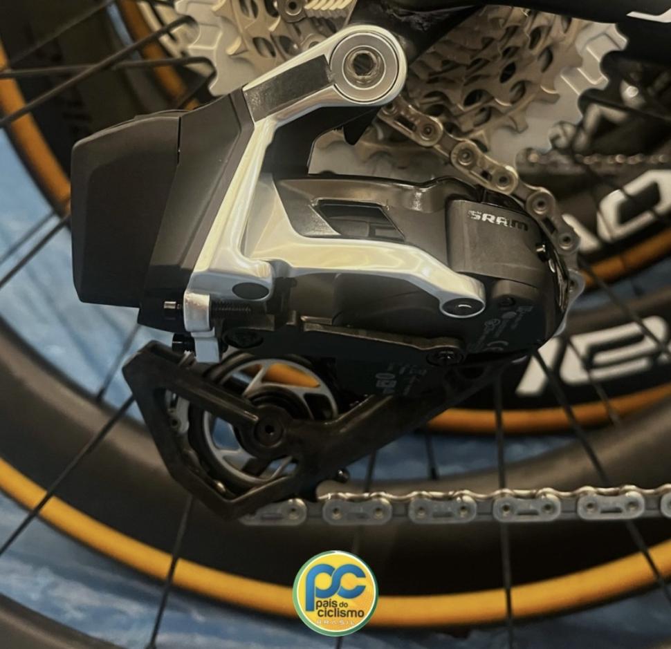 2024 leaked SRAM Red rear mech @opaisdociclismo