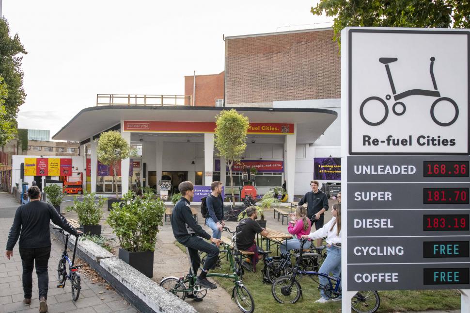 Brompton petrol station take over 3 (John Nguyen/PA Wire)