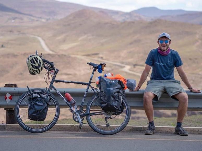 Round-the-world cyclist arrives in UK... and has bike stolen outside a ...