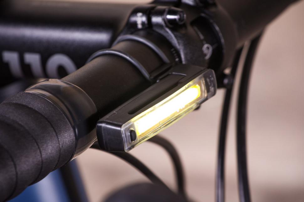 Potente luz LED frontal USB de larga duración Knog Plus