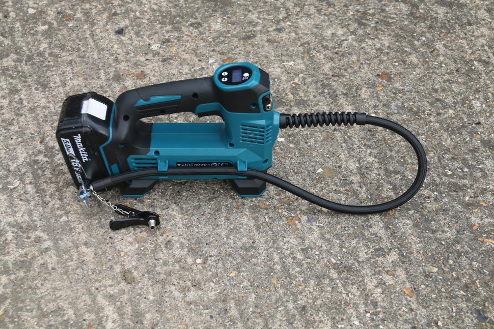 Details about   Makita DMP180Z 18V Li-ion Cordless Car Tyre Inflator Pump LED Inflate Tool Only