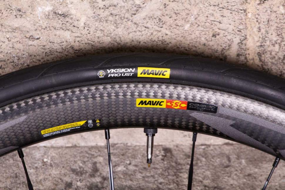 Mavic cosmic pro discount carbon road wheelset