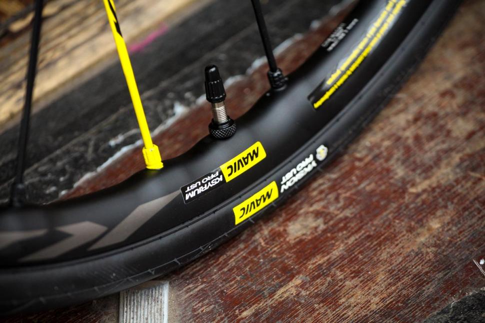 mavic disc road wheelset