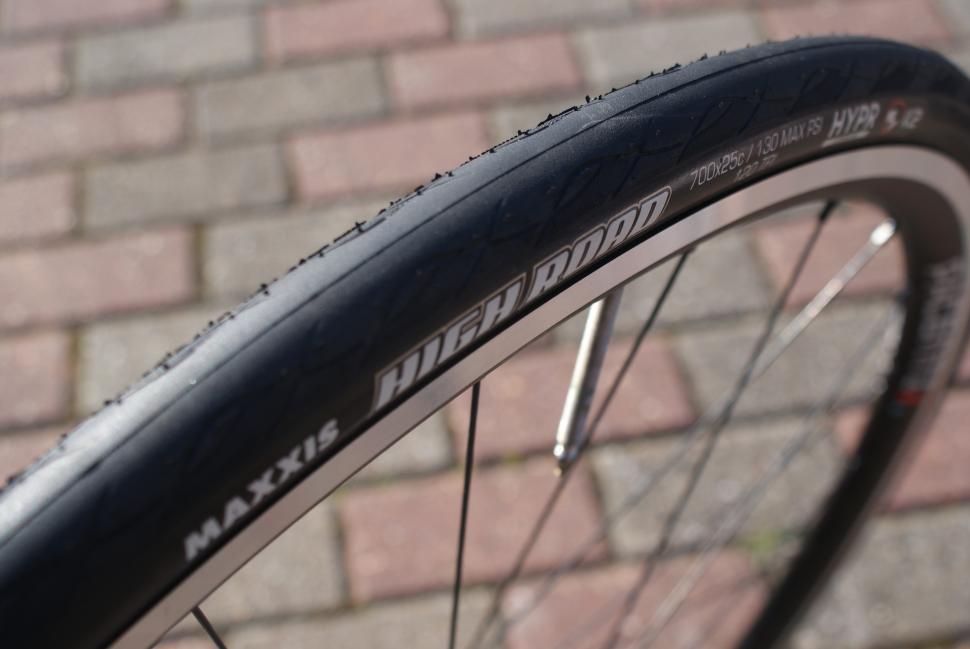 Maxxis high road sale tubeless